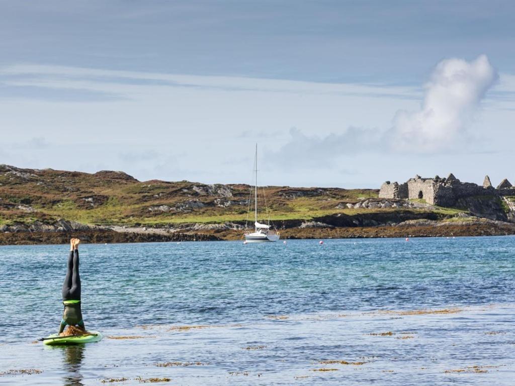 The Beach, Days Bar And B&B Inishbofin Exteriör bild